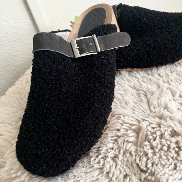 Intervalle Black Shearling Clogs – Size 8 - Picture 3 of 10